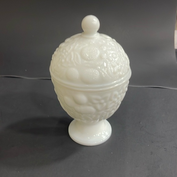 VTG Avon Milk Glass Lidded Floral Pedestal Bowl Candy Dish Trinket Vanity Jar - Picture 4 of 5